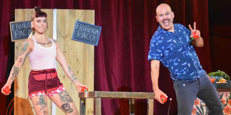 ‘Volatiritormes’ abarrota de nuevo la carpa de Santa Marta con el show ‘La Frutería’