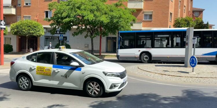 Los taxistas del alfoz, ‘al rescate’ ante el mal funcionamiento continuado de los autobuses metropolitanos