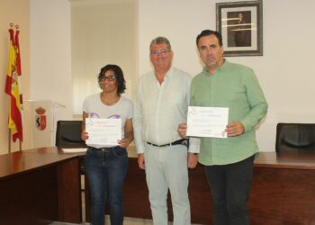 Cabrerizos entrega 1.000€ de la paella solidaria de las fiestas a la Asociación Salmantina de Lupus y La Sonrisa de M4aría