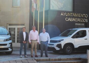 Cabrerizos incorpora dos vehículos 100% eléctricos al área de mantenimiento y servicios municipales con fondos del DUS-5000