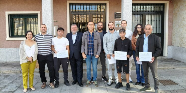 Ocho vecinos de Carbajosa concluyen su formación en instalación de placas solares fotovoltaicas