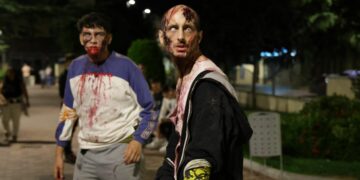 Cerca de doscientas personas protagonizan una terrorífica noche de zombies en Carbajosa