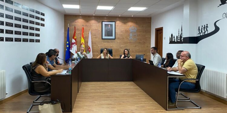 La oposición rechaza la propuesta de tarifa especial por fugas de agua en Castellanos al considerarla “insuficiente”