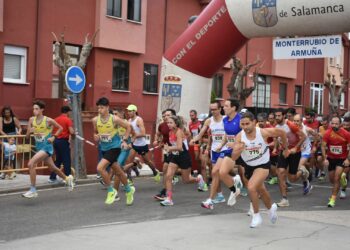 David Ruano y María José Carpio esquivan la tormenta y vencen en la ‘12+4 Carrera Urbana de Monterrubio’