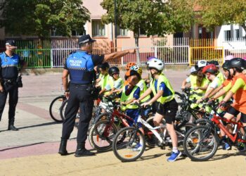 Cerca de 130 alumnos de Santa Marta ‘Aprenden a Montar en Bici’ para fomentar el deporte saludable