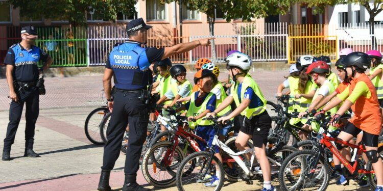 Cerca de 130 alumnos de Santa Marta ‘Aprenden a Montar en Bici’ para fomentar el deporte saludable