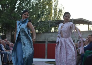 Fely Campo y la Escuela Municipal de Hostelería fusionan moda, gastronomía e innovación en ‘Texturas en movimiento’