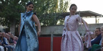 Fely Campo y la Escuela Municipal de Hostelería fusionan moda, gastronomía e innovación en ‘Texturas en movimiento’