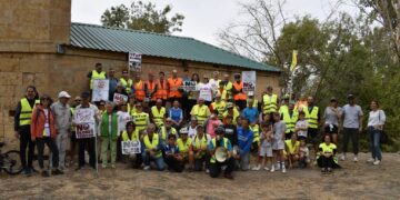 ‘Cuidamos Villamayor’ pedalea para visibilizar su protesta contra los olores de la fábrica de grasas