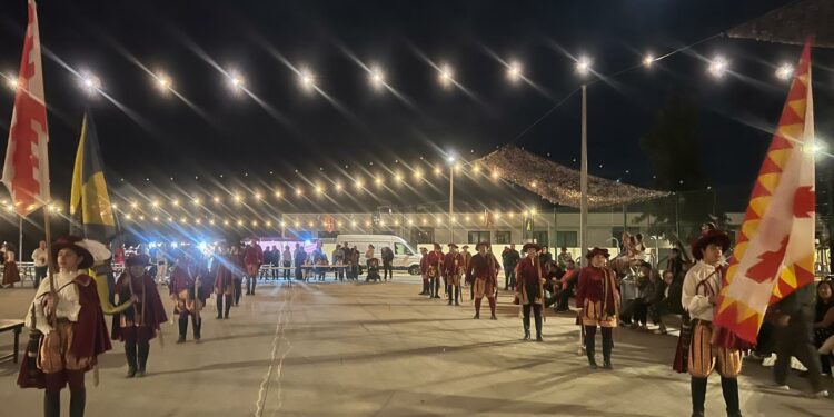 El pregón del Duque de Alba y la llegada de las tropas inician las XII Vísperas Nupciales en Aldeatejada