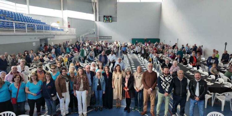 Más de 600 personas disfrutan en Santa Marta del Encuentro Provincial de Mayores