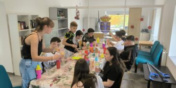 Clases de refuerzo, talleres temáticos, nuevas tecnologías e idiomas forman parte de la programación trimestral para los jóvenes de Santa Marta