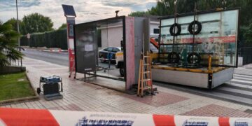 Carbajosa invierte 11.495 euros para renovar los cristales de ocho marquesinas del transporte metropolitano