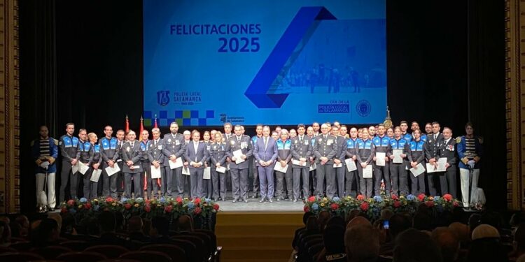 Salamanca reconoce la labor de la Policía Local en la celebración de su 176 aniversario