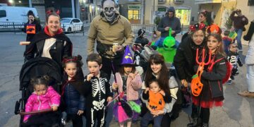 Animada fiesta de disfraces al ritmo de la música y chocolate caliente en Cabrerizos