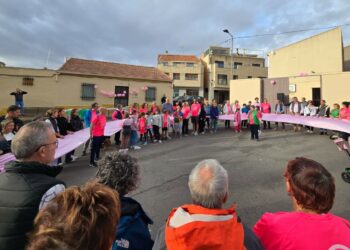 Cabrerizos se suma al rosa y forma un gran lazo para apoyar la lucha contra el cáncer de mama