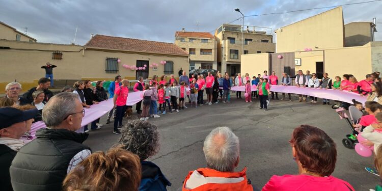 Cabrerizos se suma al rosa y forma un gran lazo para apoyar la lucha contra el cáncer de mama