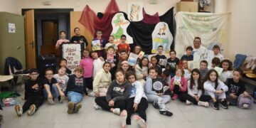 Los cuentos y las adivinanzas se cuelan en Carbajosa con el taller ‘Lectura en voz alta’