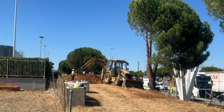 Tras más de un año se ‘retoman’ las obras para instalar la pasarela peatonal entre los polígonos El Montalvo I y III