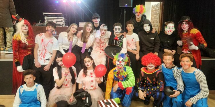 El miedo y la diversión invaden Castellanos con su terrorífica fiesta de Halloween