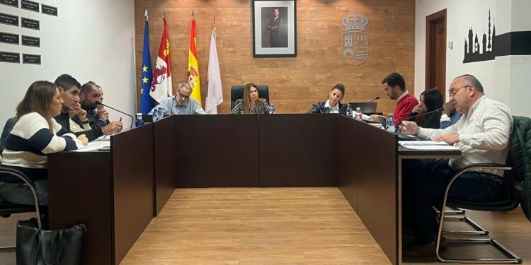 Castellanos actualiza la tasa de recogida de basura y modifica la ordenanza de consumo de agua para bonificar los casos de fugas no detectables