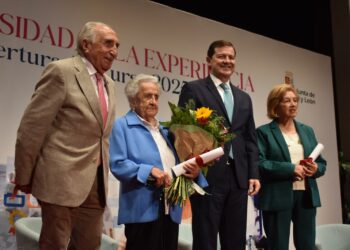 Salamanca abre el nuevo curso de la Universidad de la Experiencia con 6.000 alumnos matriculados: “Hasta que no morimos no dejamos de nacer”