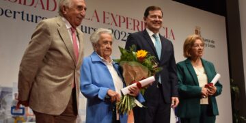 Salamanca abre el nuevo curso de la Universidad de la Experiencia con 6.000 alumnos matriculados: “Hasta que no morimos no dejamos de nacer”