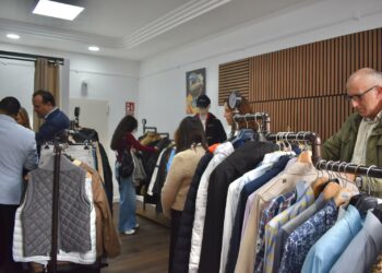 El nuevo local de ropa de segunda mano de Porsiete abre sus puertas a la economía circular: “Esta es la tienda de todos los salmantinos”