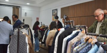 El nuevo local de ropa de segunda mano de Porsiete abre sus puertas a la economía circular: “Esta es la tienda de todos los salmantinos”