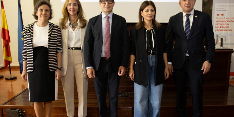 La ministra de Juventud e Infancia, Sira Rego, destaca la importancia «que tiene hacer política pública que luego se refleja en el ámbito académico»