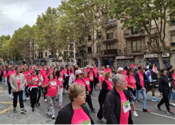15.000 personas tiñen de rosa las calles de Salamanca en la XI Marcha Contra el Cáncer