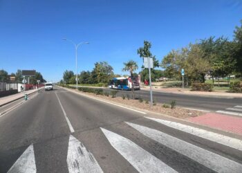 Herida una mujer de 34 años tras chocar su vehículo contra una farola frente a La Fontana