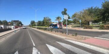 Herida una mujer de 34 años tras chocar su vehículo contra una farola frente a La Fontana