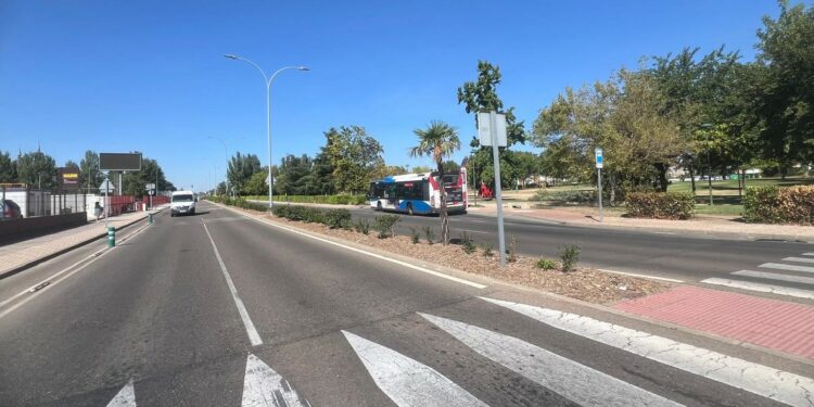 Herida una mujer de 34 años tras chocar su vehículo contra una farola frente a La Fontana