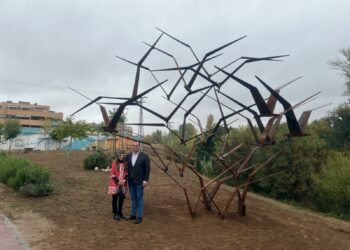 Santa Marta amplía la ‘Ruta de Arte Emboscado’ con ‘Bandada’, una gran escultura en el paseo fluvial Francisco Bernis