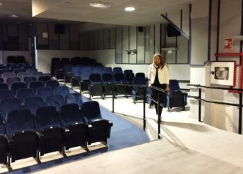 Santa Marta mejora la accesibilidad interior del Auditorio Enrique de Sena con una rampa para subir al escenario