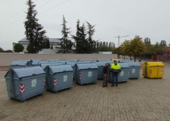 Santa Marta repara un centenar de contenedores para volver a ponerlos al servicio de los ciudadanos
