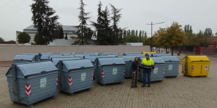 Santa Marta repara un centenar de contenedores para volver a ponerlos al servicio de los ciudadanos