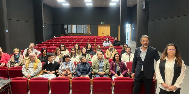 Una treintena de técnicos de Juventud de 14 municipios participan en el encuentro provincial en Villamayor