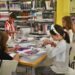 El taller de collages en homenaje a Martín Gaite estrena el programa de actividades de la biblioteca de Villares