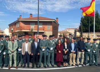 Villares dedica una escultura y una rotonda a la Guardia Civil como reconocimiento a su labor en la sociedad