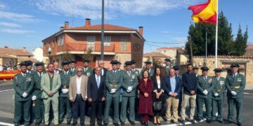 Villares dedica una escultura y una rotonda a la Guardia Civil como reconocimiento a su labor en la sociedad
