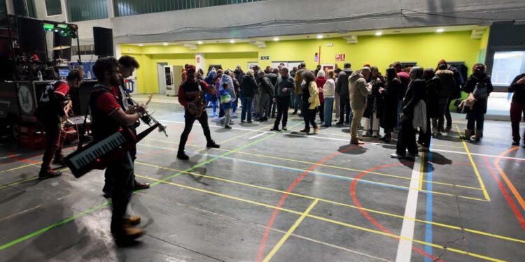 La charanga y las actividades infantiles marcan la jornada festiva de Santa Bárbara