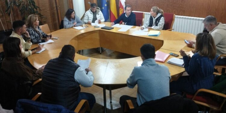 Aldeatejada aprueba el «obligado» ‘tasazo’ de la basura y crea el precio público para los servicios e instalaciones deportivas