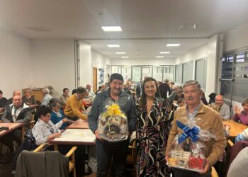 Los mayores despiden el mes con bingo, música y una jornada de convivencia