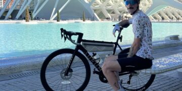 Juan Dual, el ultradeportista que vive sin parte del sistema digestivo, presenta su libro ‘Vacío’ en Villamayor: “Intento equilibrar humor y emoción para transmitir un mensaje bonito»