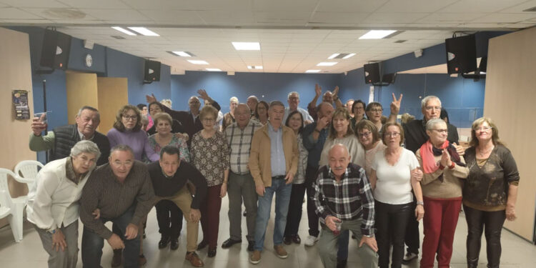 Los mayores de Santa Marta celebran Halloween con música, baile y aperitivo