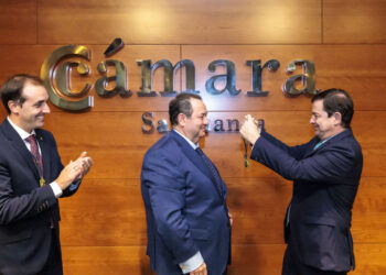 Benjamín Crespo recibe la medalla de oro de la Cámara de Comercio de Salamanca