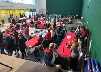 La comida popular de las Fiestas de Santa Bárbara reúne a 300 vecinos de Aldeatejada