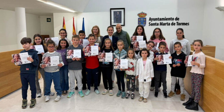 Los escolares de Santa Marta homenajean a Carmen  Martín Gaite con un concurso de collages